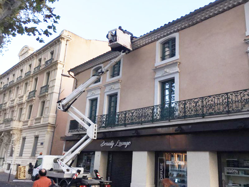 Avarie sur le toit de Narbonne suite aux intempéries d'octobre